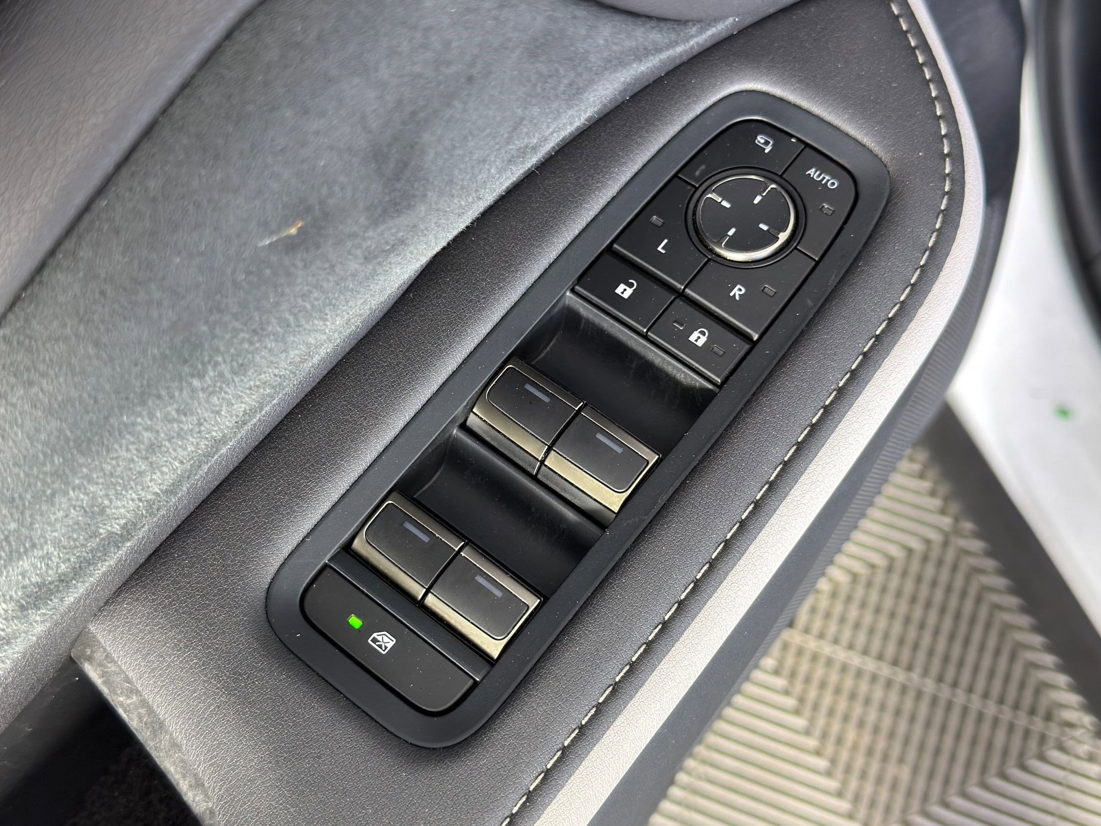 Used 2025 Lexus TX 500h TX 500h F SPORT Premium image 10