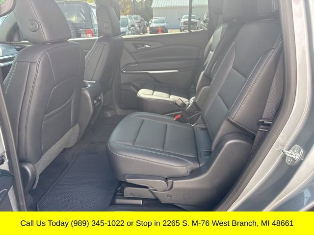 Used 2025 Chevrolet Traverse LT image 30