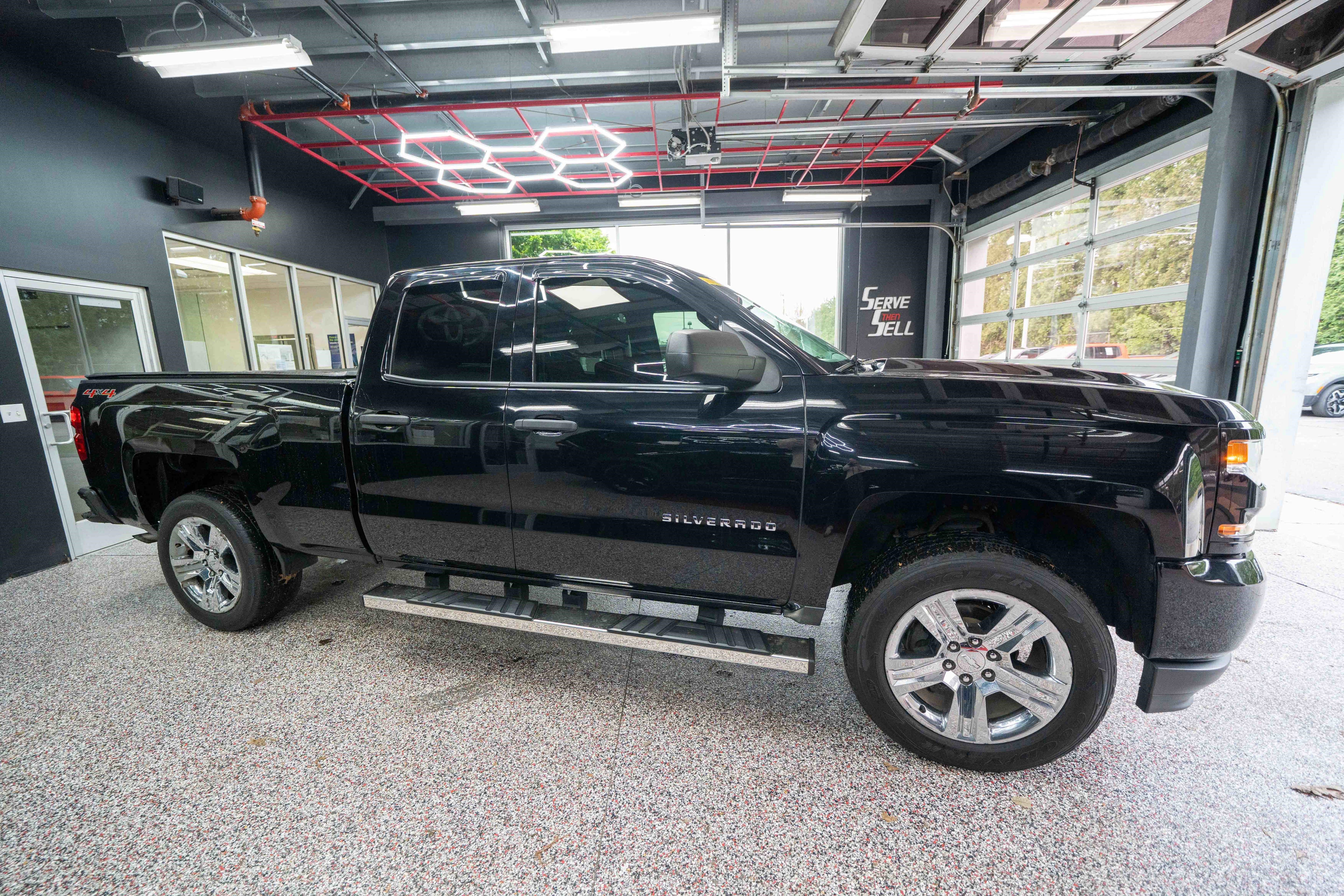 Used 2017 Chevrolet Silverado 1500 Custom w/ Custom Convenience Package AWD/4WD image 5