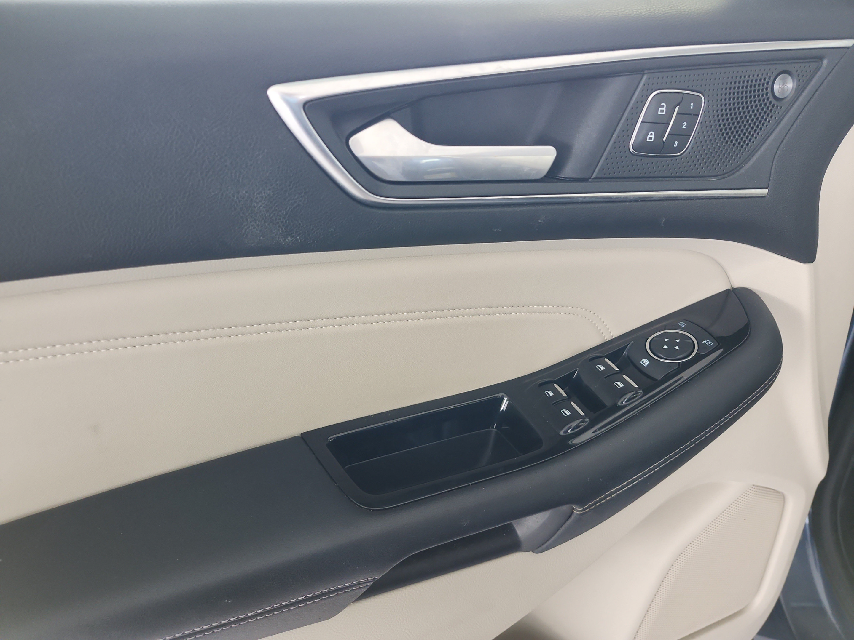 Used 2019 Ford Edge Titanium w/ Cold Weather Package AWD/4WD image 16