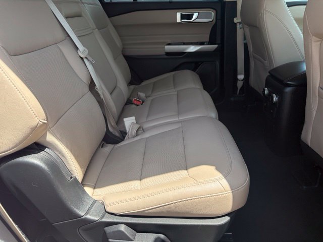Used 2023 Ford Explorer Limited AWD/4WD image 19