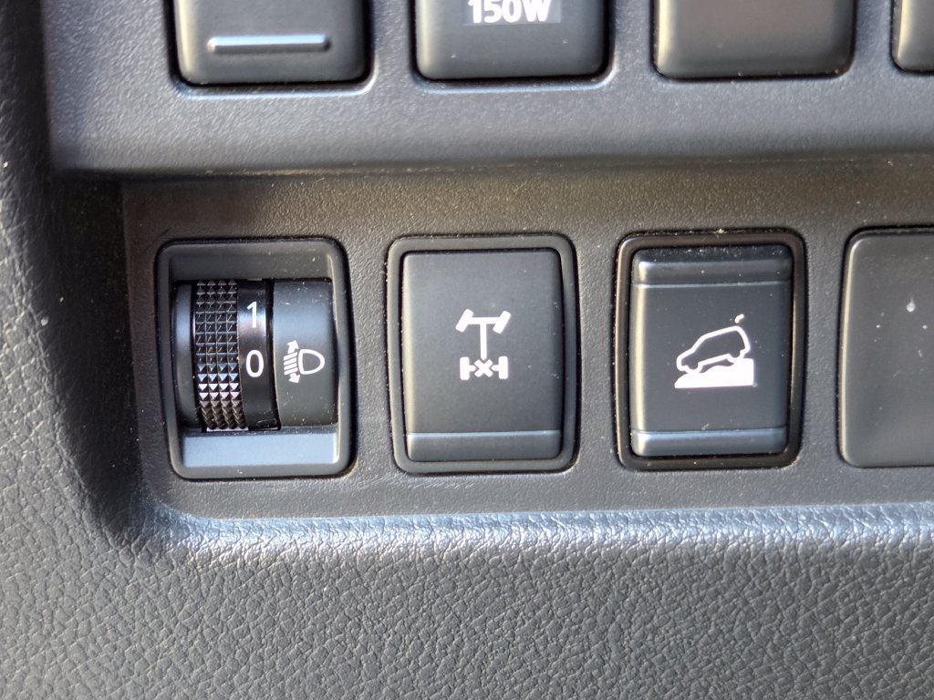Used 2022 Nissan Titan PRO-4X w/ Pro-4x Utility Package AWD/4WD image 9