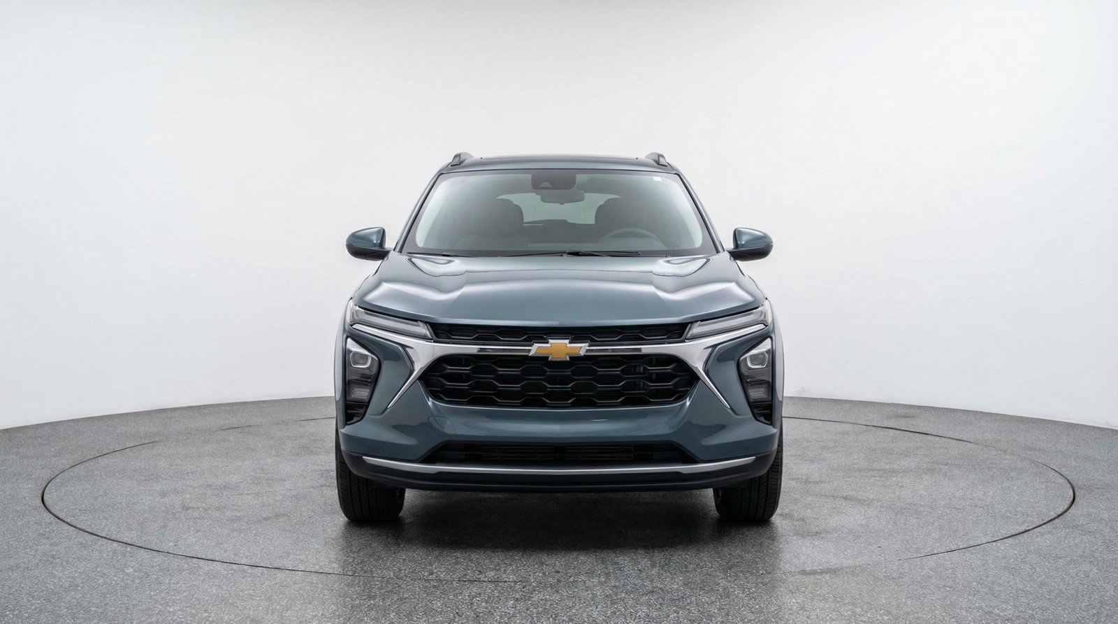 Used 2025 Chevrolet Trax LT FWD image 2