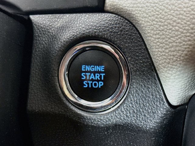 Used 2019 Toyota RAV4 XLE w/ Convenience Package FWD image 20