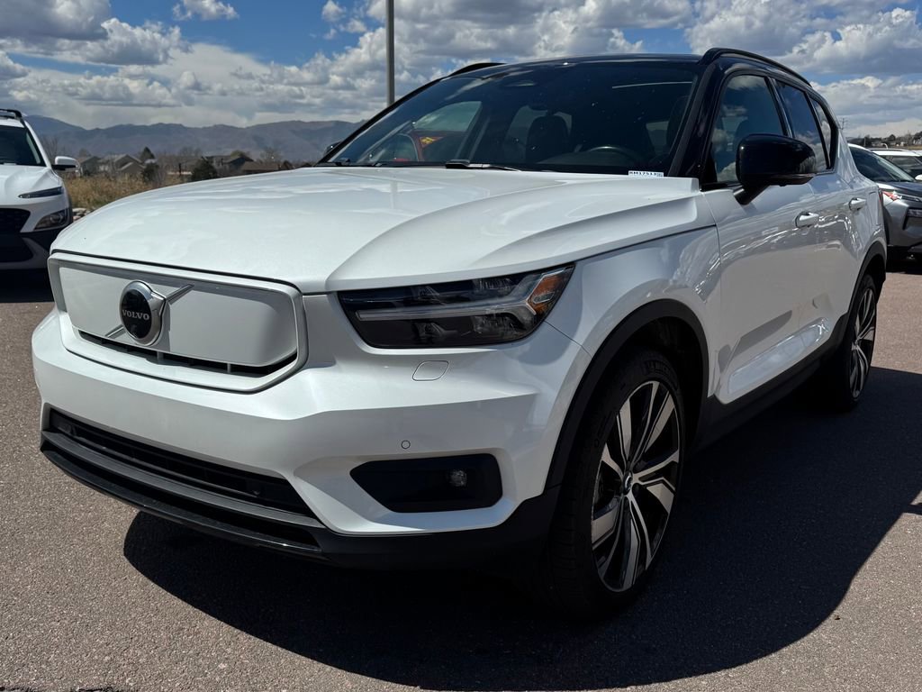 Used 2021 Volvo XC40 P8 Recharge w/ Advanced Package image 3