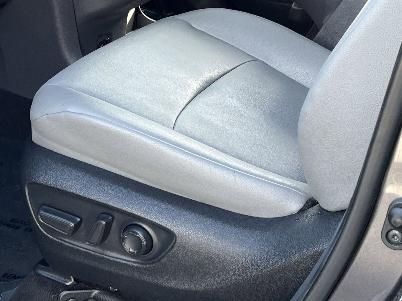 Used 2024 Toyota Sienna XLE FWD image 12