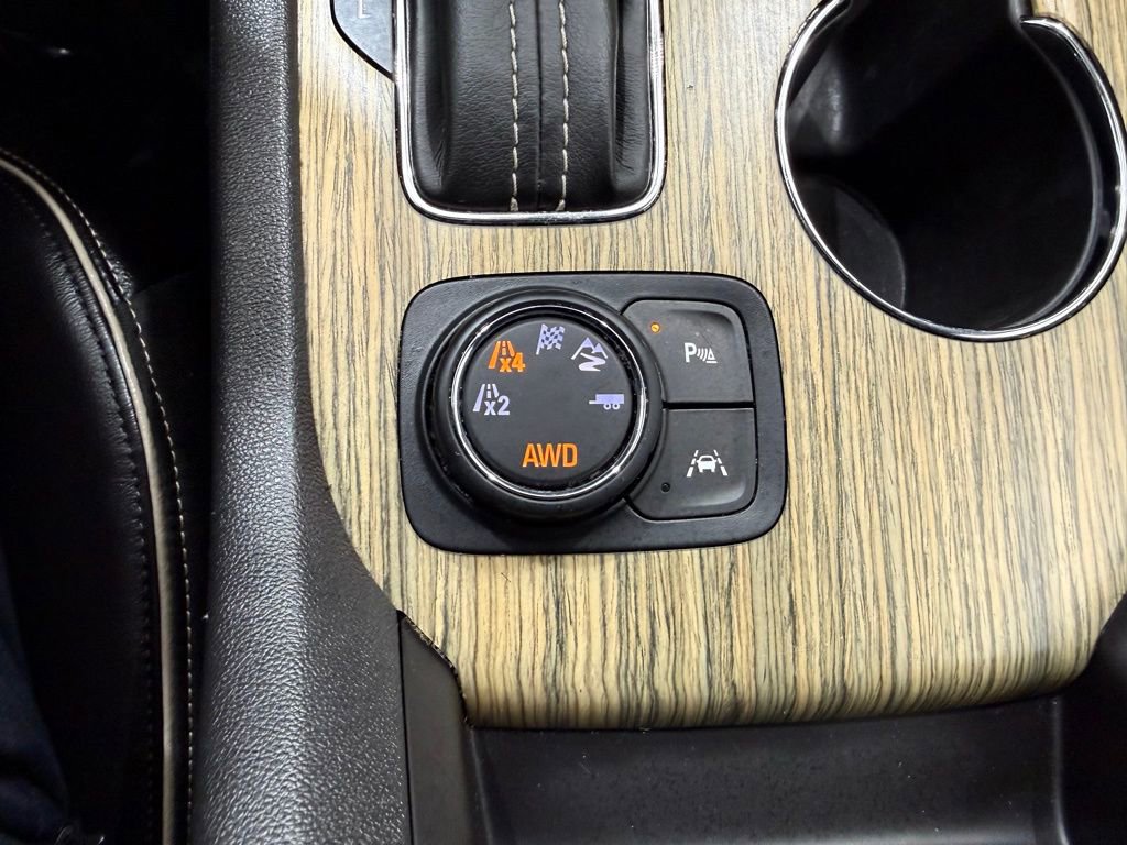 Used 2019 GMC Acadia Denali w/ GMC Pro Grade Package AWD/4WD image 45