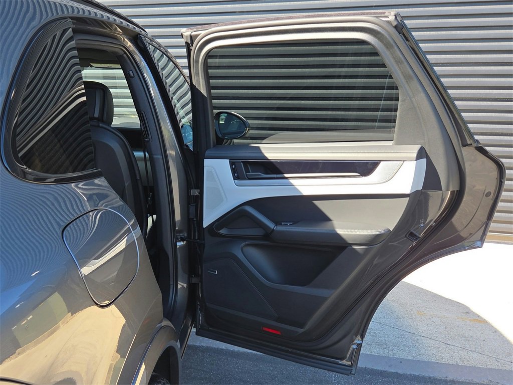 New 2026 Porsche Cayenne image 22