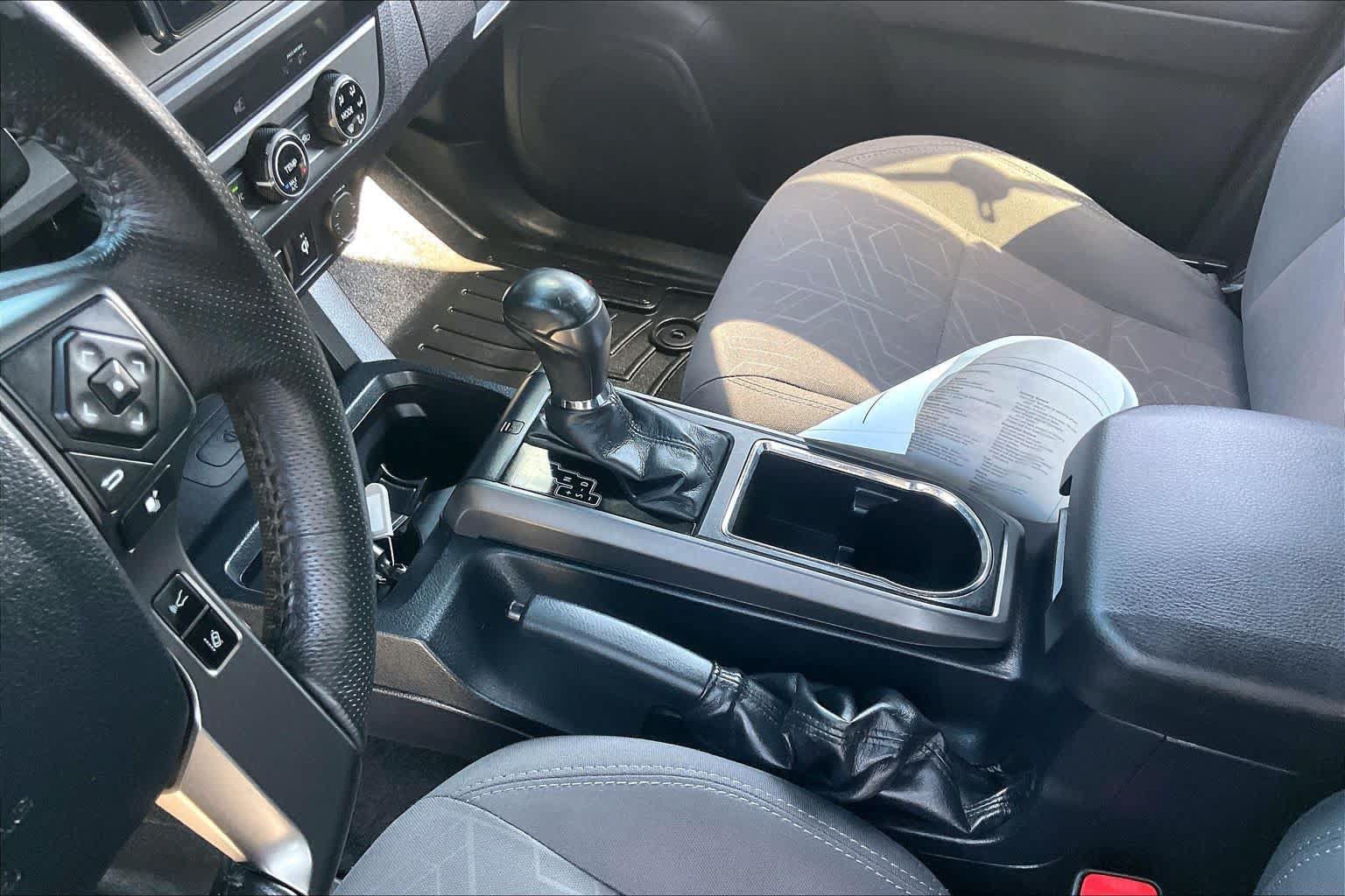 Used 2018 Toyota Tacoma TRD Sport w/ Technology Package AWD/4WD image 16