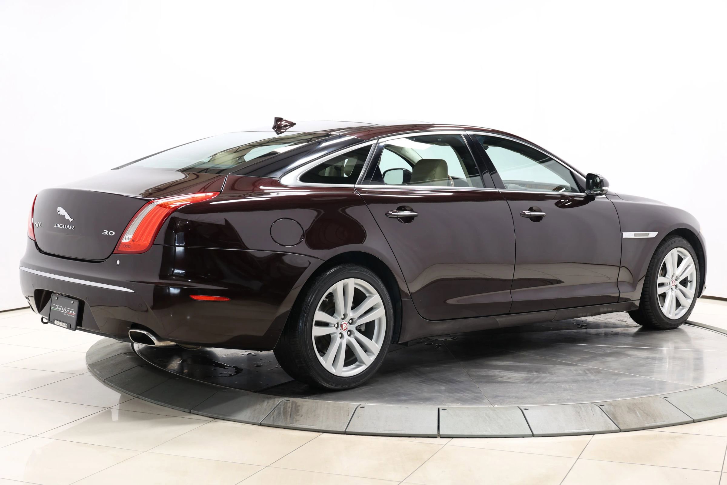 Used 2015 Jaguar XJ L Portfolio image 4