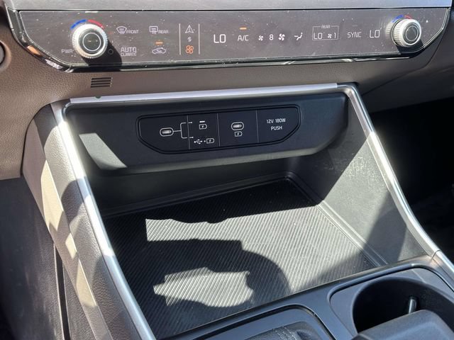 Used 2025 Kia Carnival LX FWD image 22