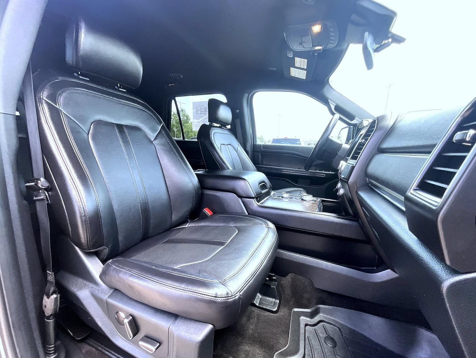 Used 2020 Ford Expedition Limited AWD/4WD image 16