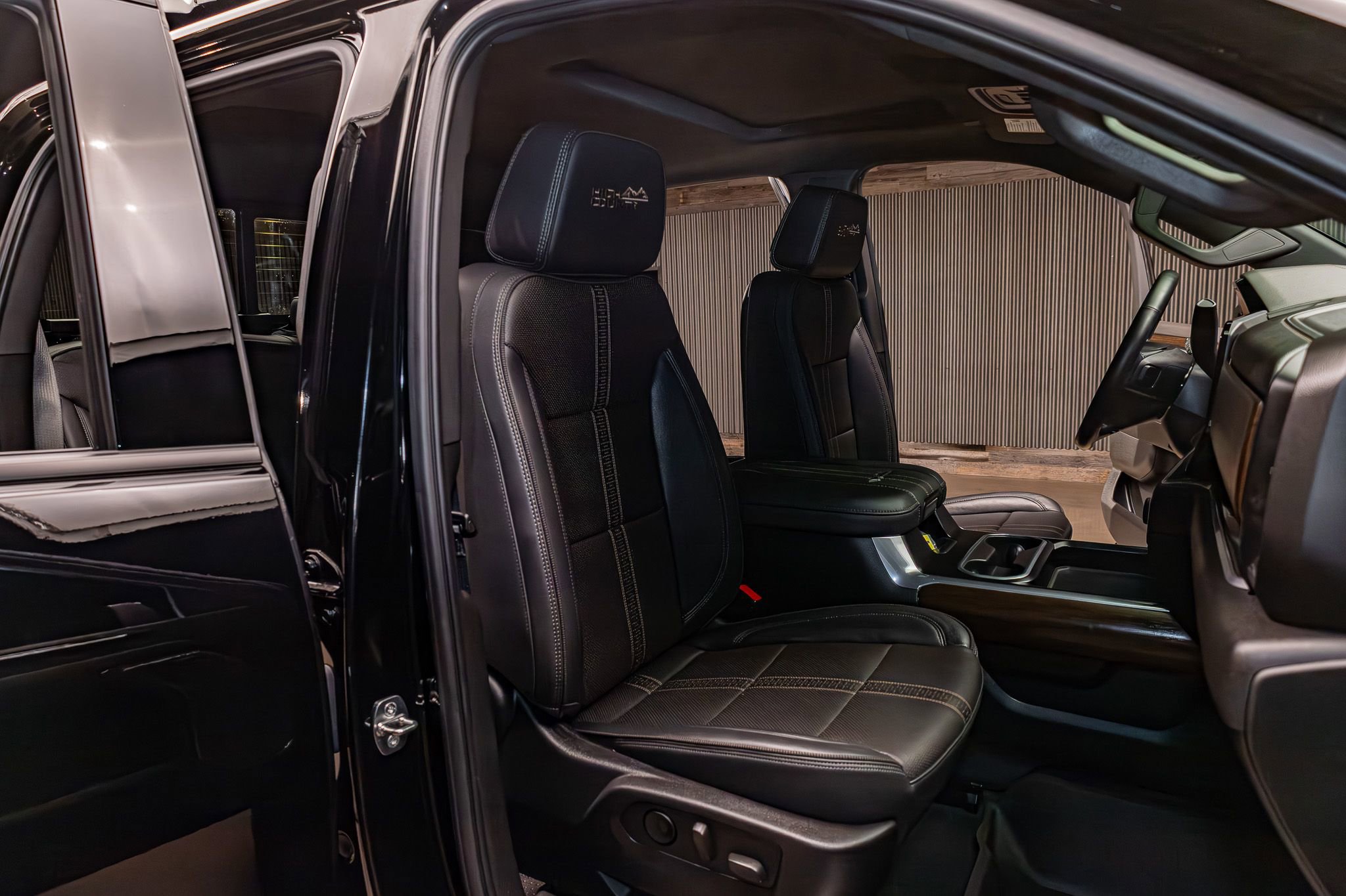 Used 2024 Chevrolet Silverado 2500 High Country w/ Midnight Edition image 31