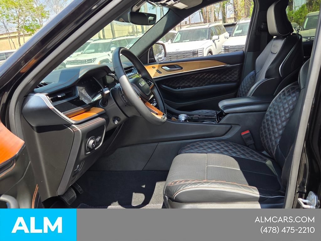 Used 2024 Jeep Grand Cherokee L Summit AWD/4WD image 9