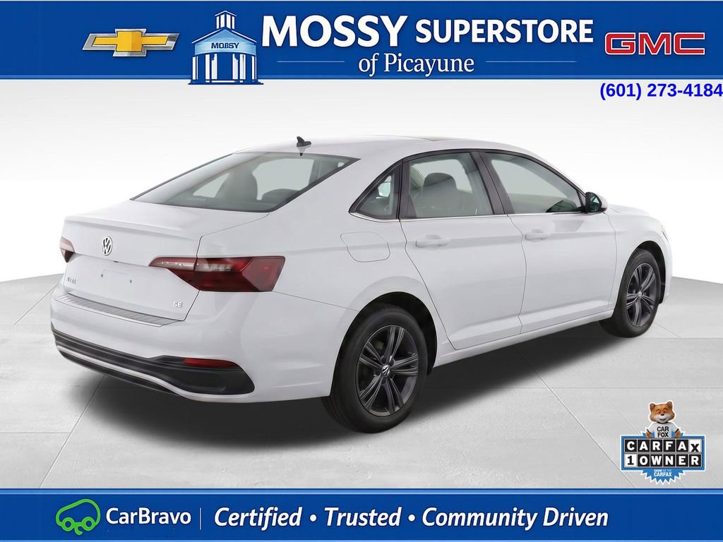 Used 2023 Volkswagen Jetta SE w/ Panoramic Sunroof Package FWD image 4