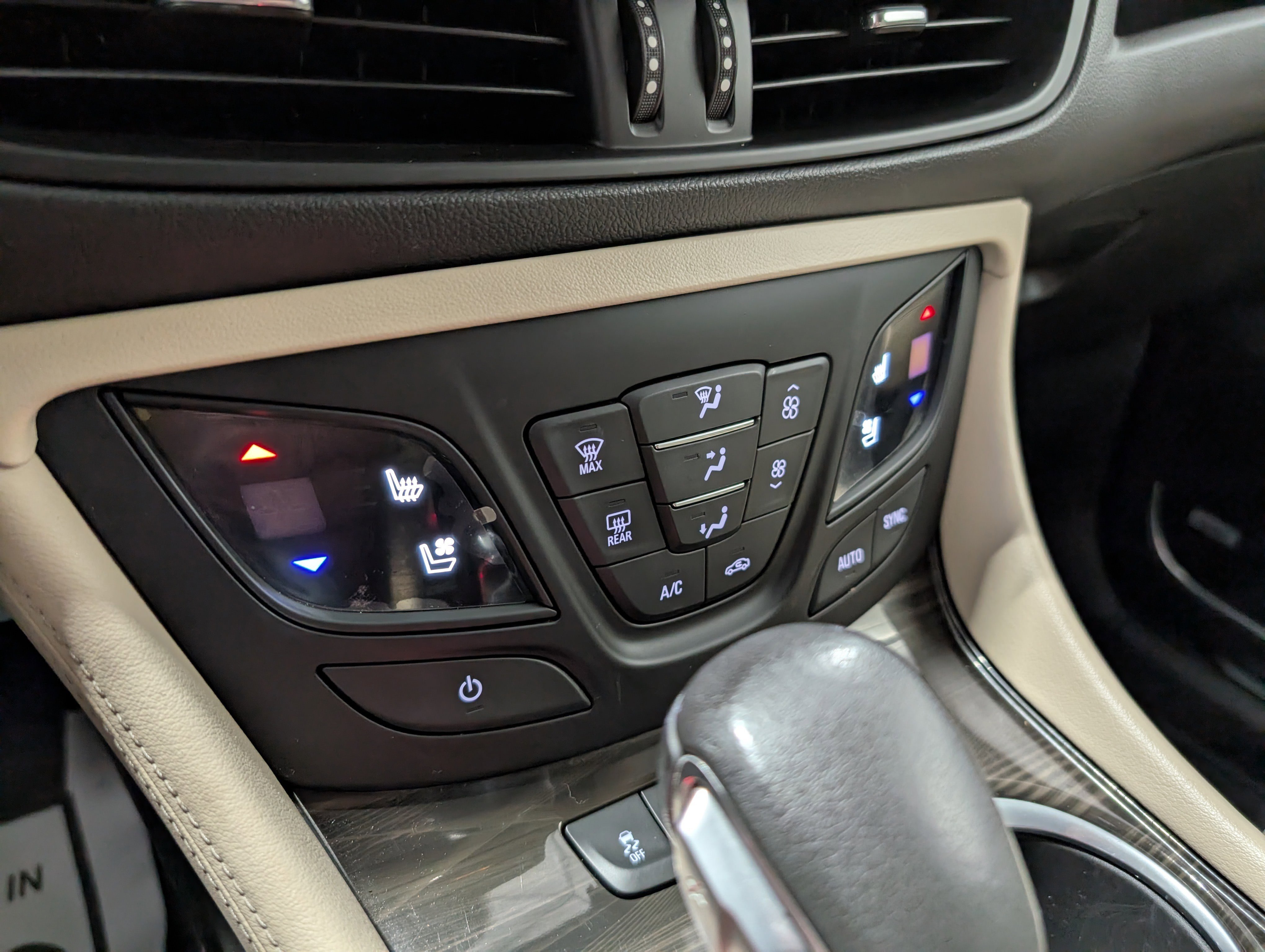 Used 2020 Buick Envision Premium w/ Driver Confidence Package image 25