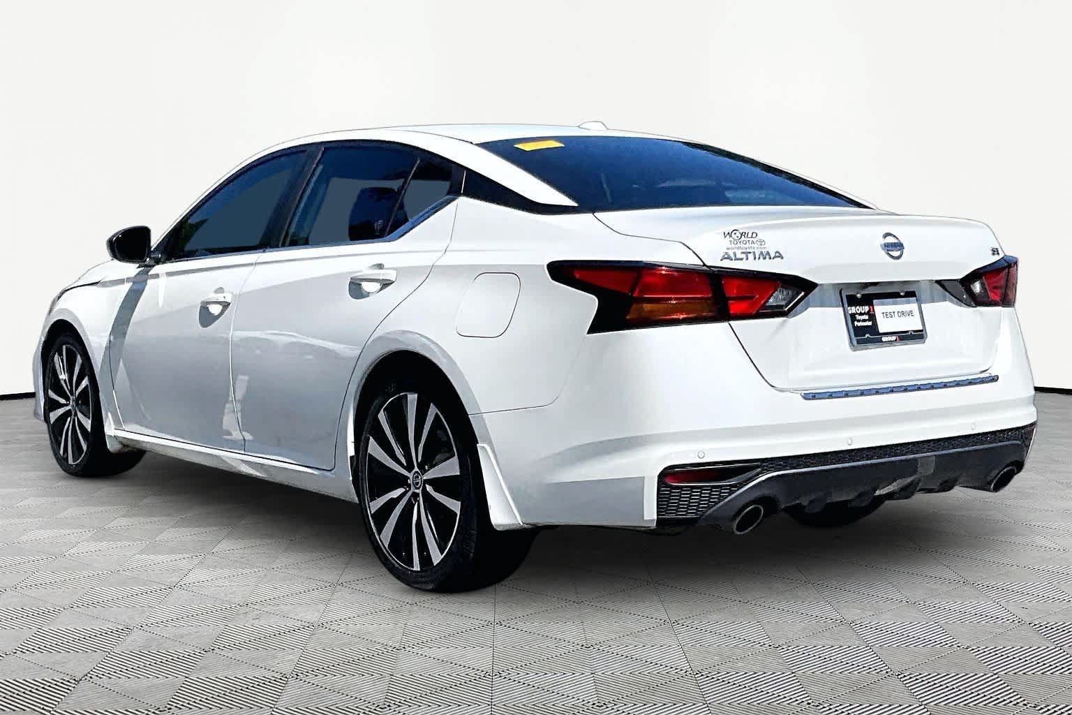 Used 2022 Nissan Altima 2.5 SR FWD image 12