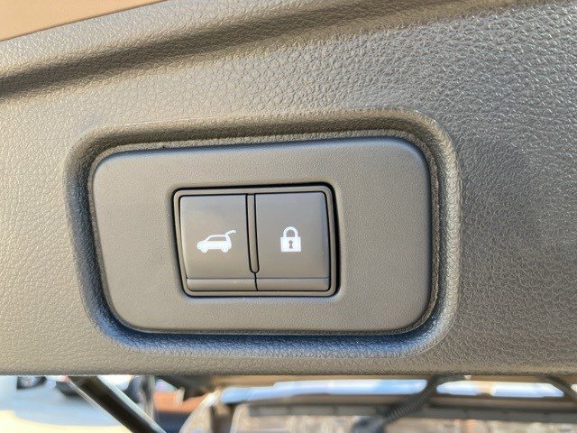 Used 2024 Nissan Pathfinder Platinum w/ Cargo Package image 29