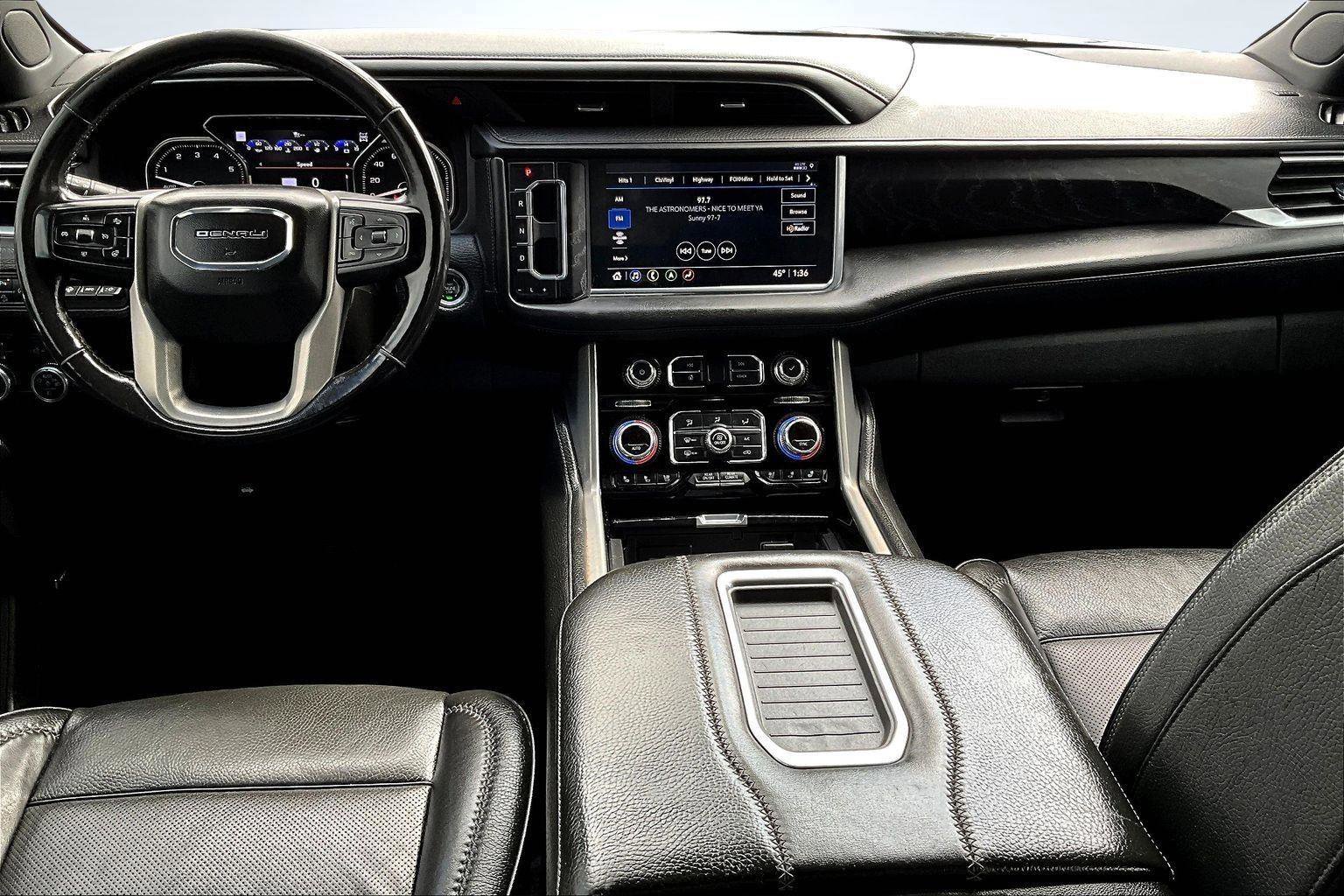 Used 2021 GMC Yukon XL Denali w/ Denali Premium Package image 17