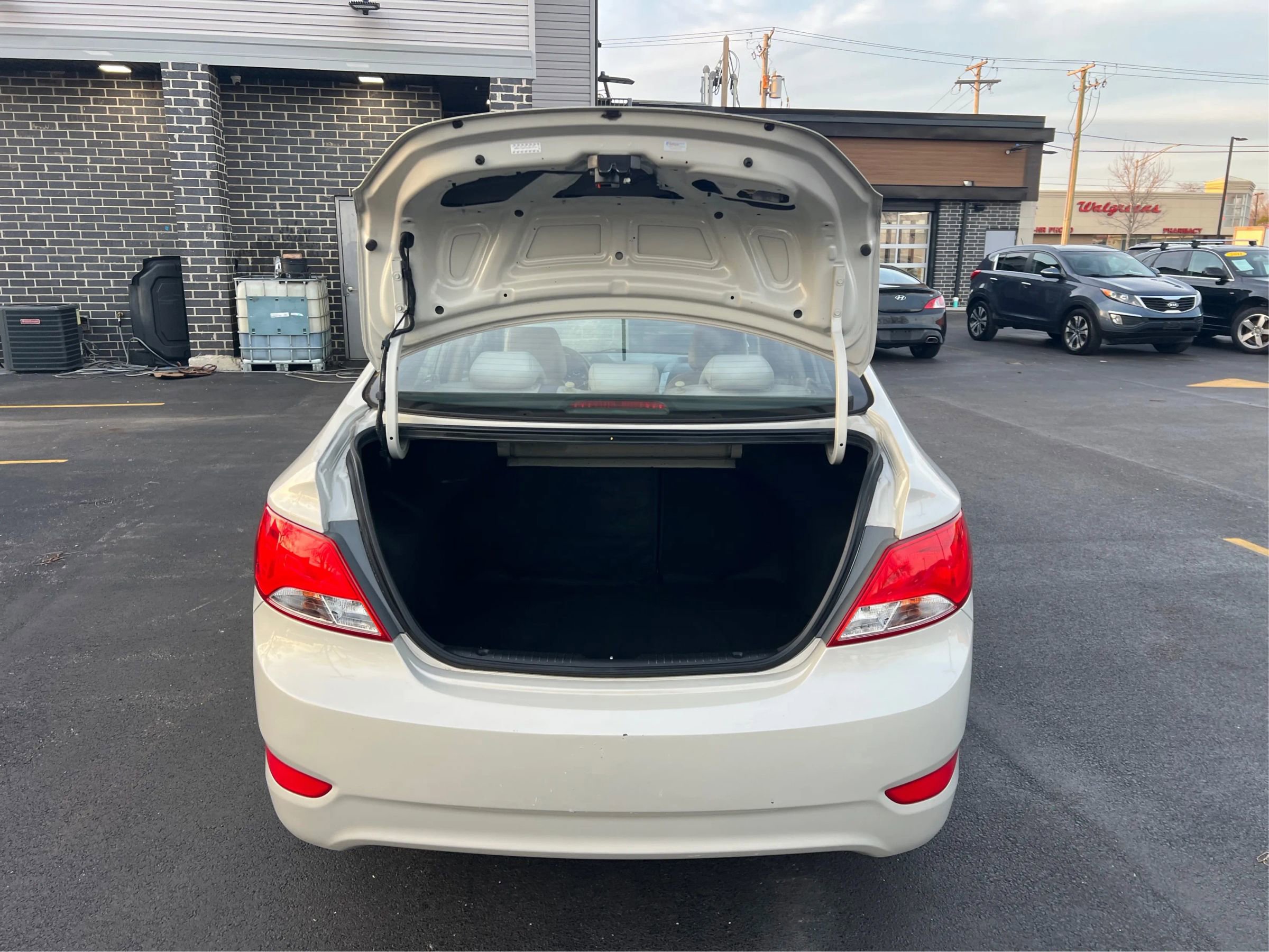 Used 2016 Hyundai Accent SE image 14