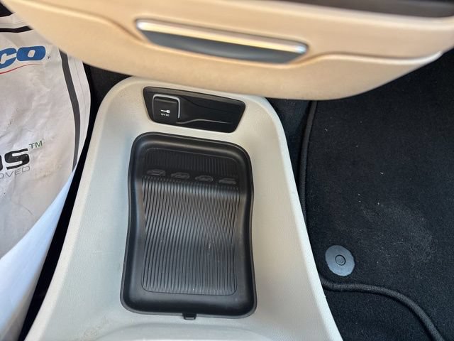 Used 2024 Chrysler Pacifica Touring-L FWD image 28