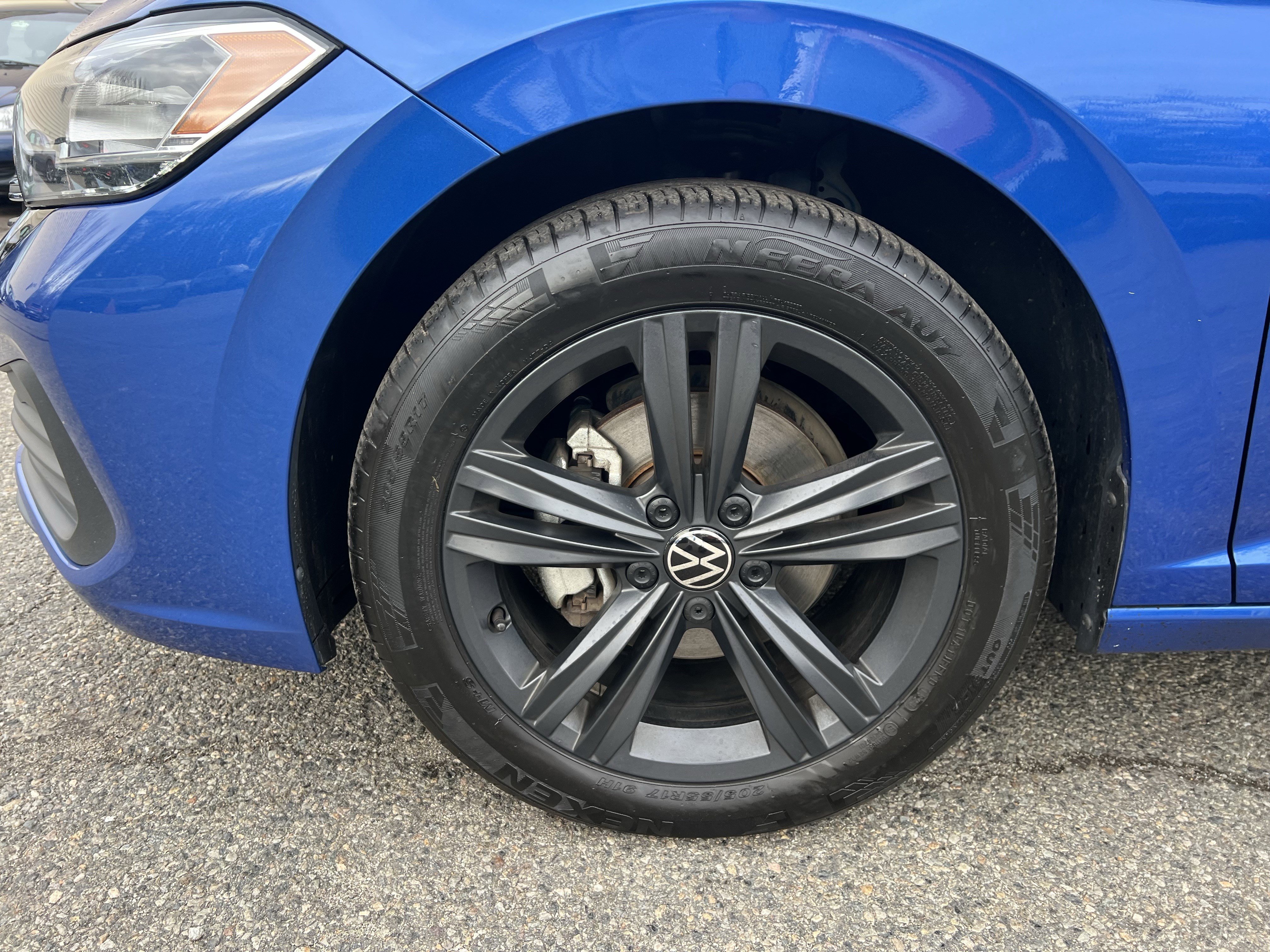 Used 2024 Volkswagen Jetta SE w/ Panoramic Sunroof Package image 8