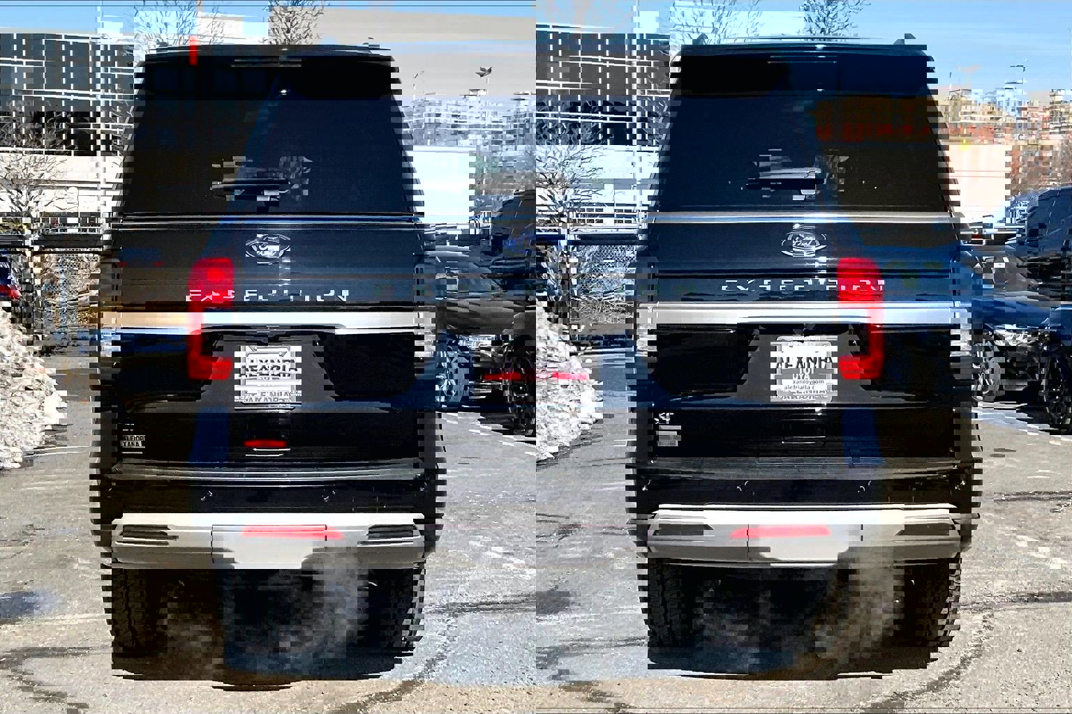 Used 2023 Ford Expedition XLT image 4