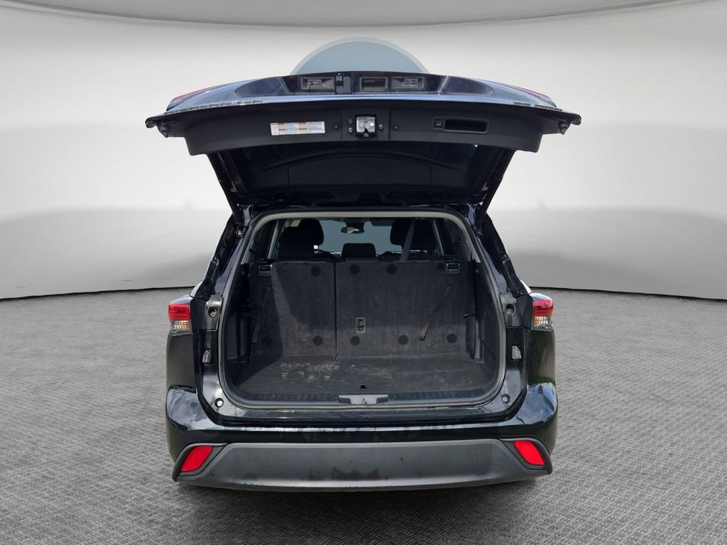 Used 2023 Toyota Highlander LE image 24