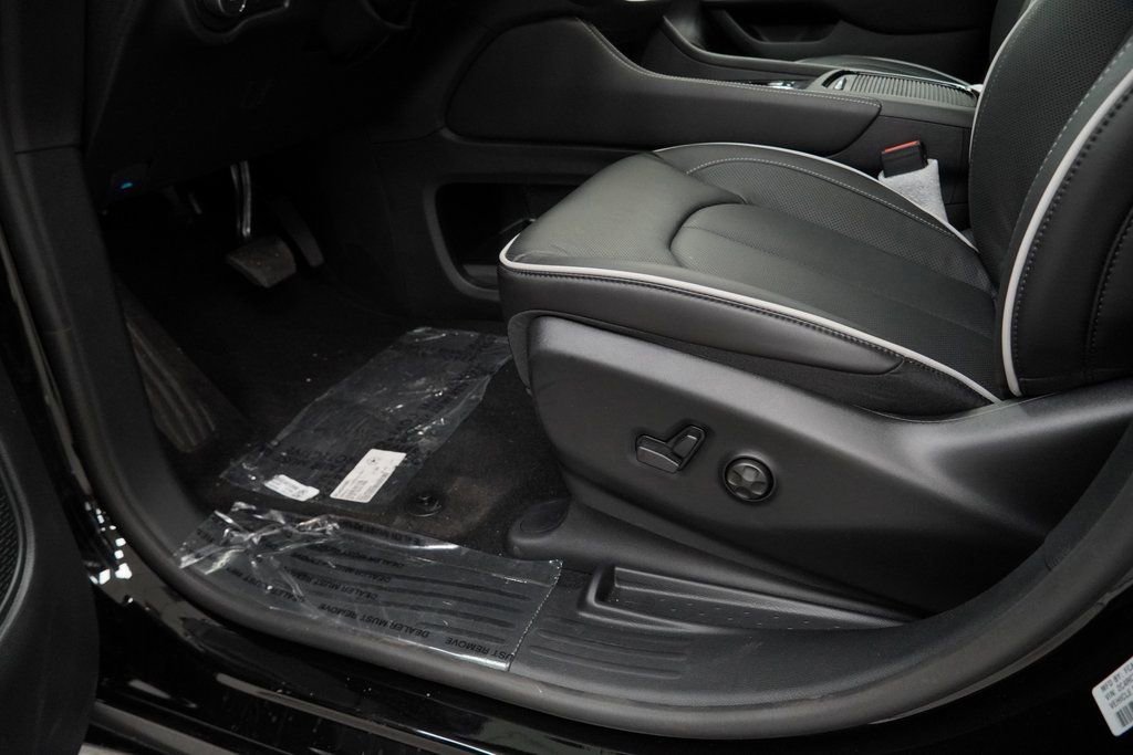 New 2026 Chrysler Pacifica Limited w/ S Appearance Package image 29