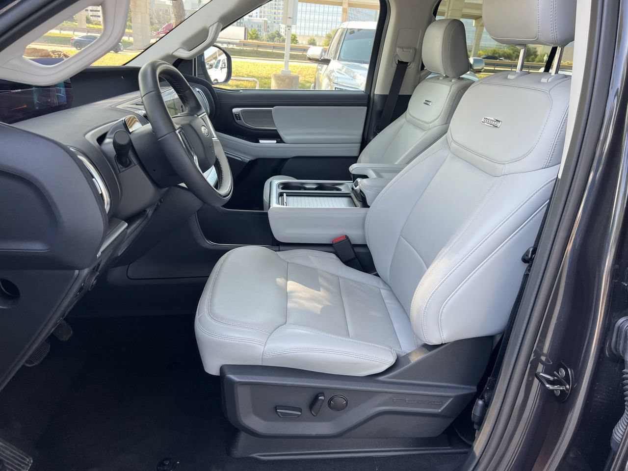 Used 2025 Ford Expedition Max Platinum w/ Driver's Package AWD/4WD image 9