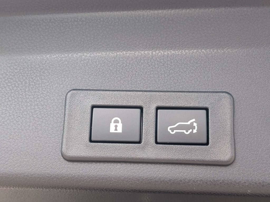 Certified 2025 Subaru Ascent Bronze Edition AWD/4WD image 13