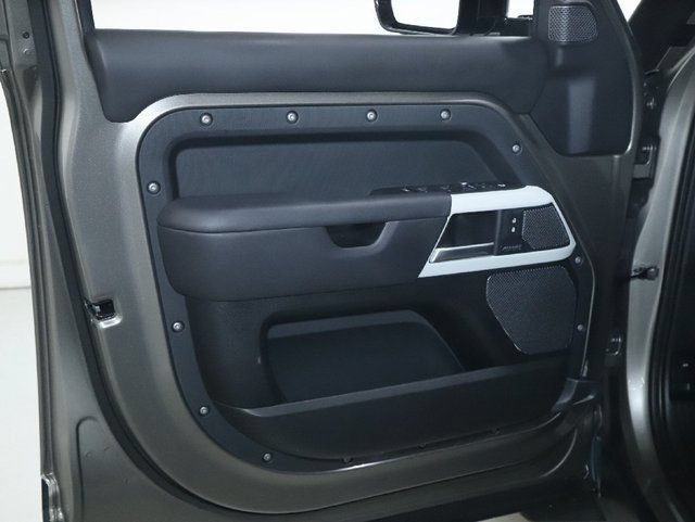 Used 2022 Land Rover Defender 110 X-Dynamic HSE AWD/4WD image 31