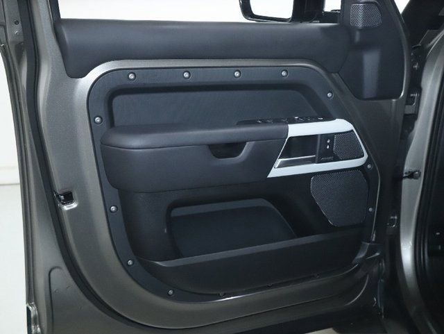 Used 2022 Land Rover Defender 110 X-Dynamic HSE AWD/4WD image 31