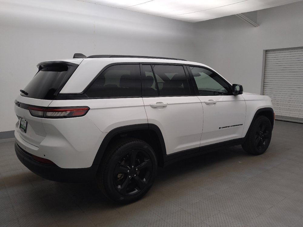 Used 2023 Jeep Grand Cherokee Altitude AWD/4WD image 10