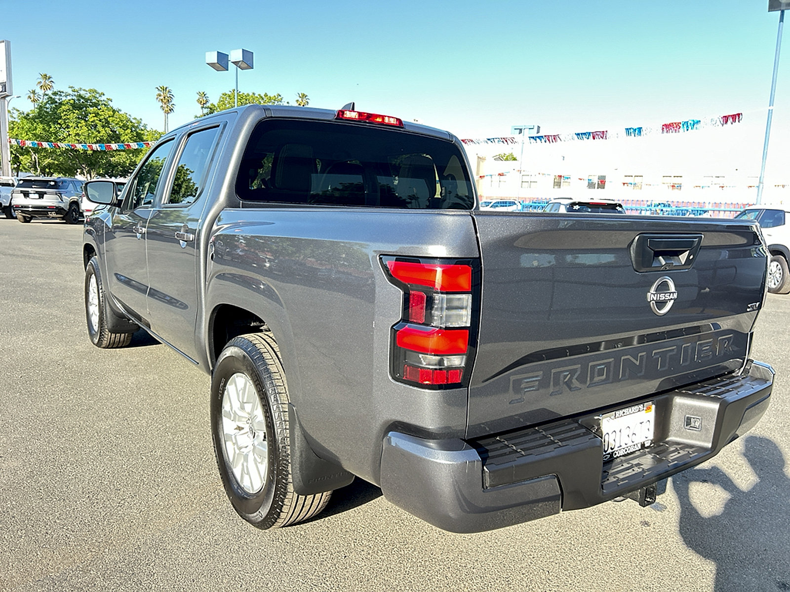 Used 2023 Nissan Frontier SV w/ Tow Package RWD image 5