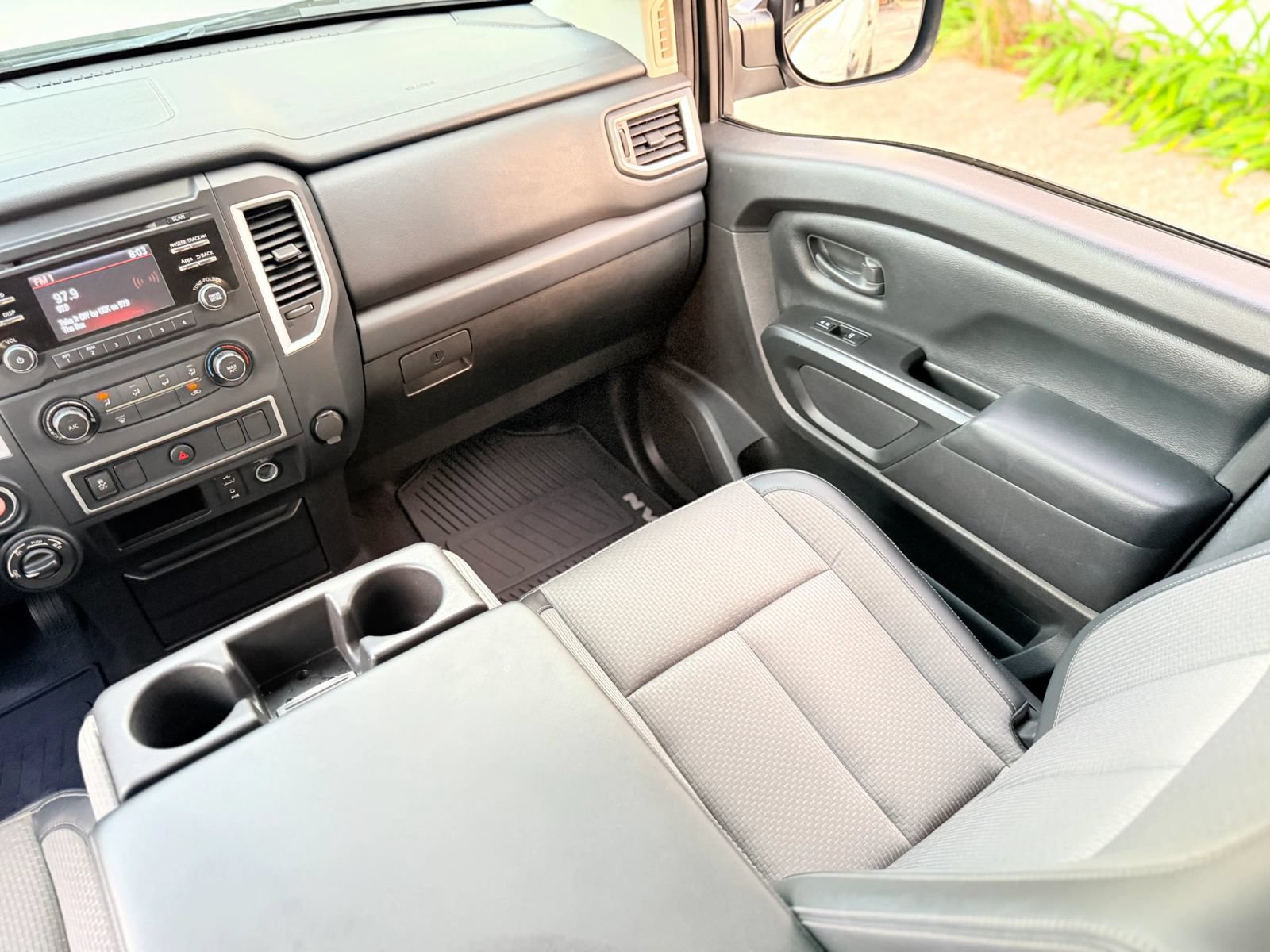 Used 2017 Nissan Titan XD AWD/4WD image 19