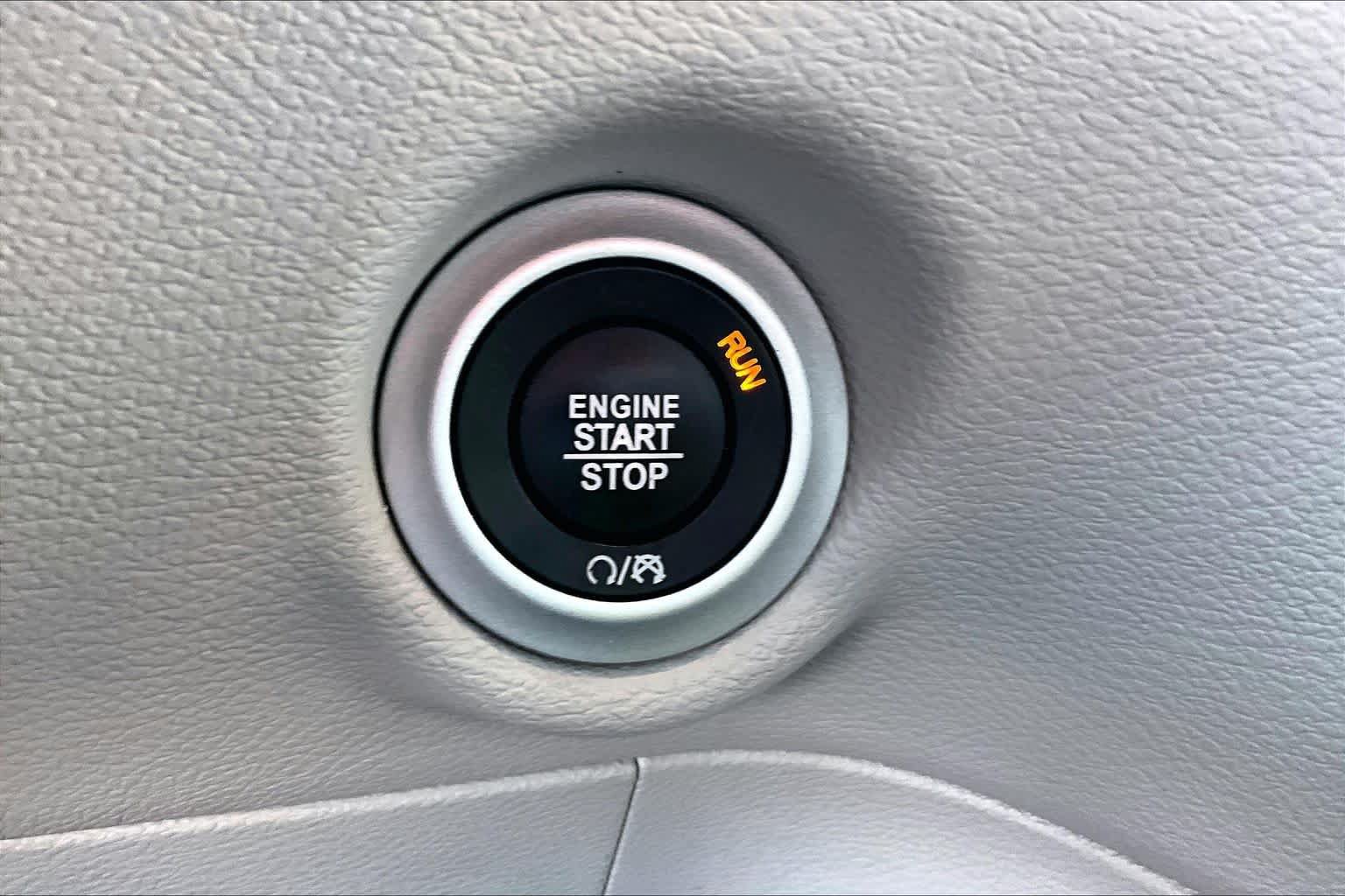 Used 2018 Chrysler Pacifica Touring Plus FWD image 32