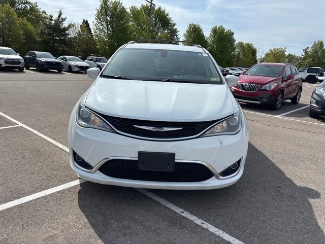 Used 2020 Chrysler Pacifica Touring-L FWD image 3