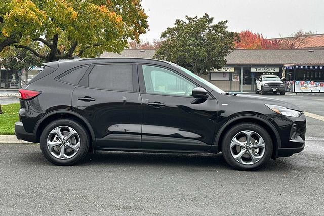 Used 2025 Ford Escape ST-Line w/ Equipment Group 301A image 7
