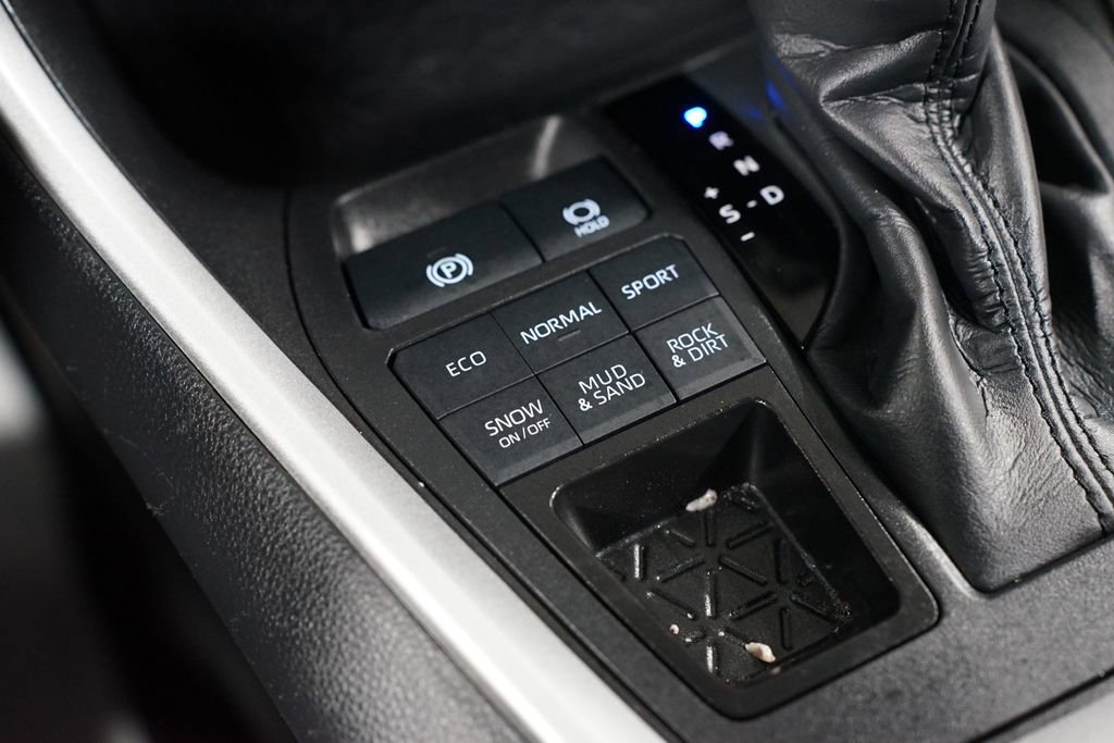 Certified 2025 Toyota RAV4 LE AWD/4WD image 22