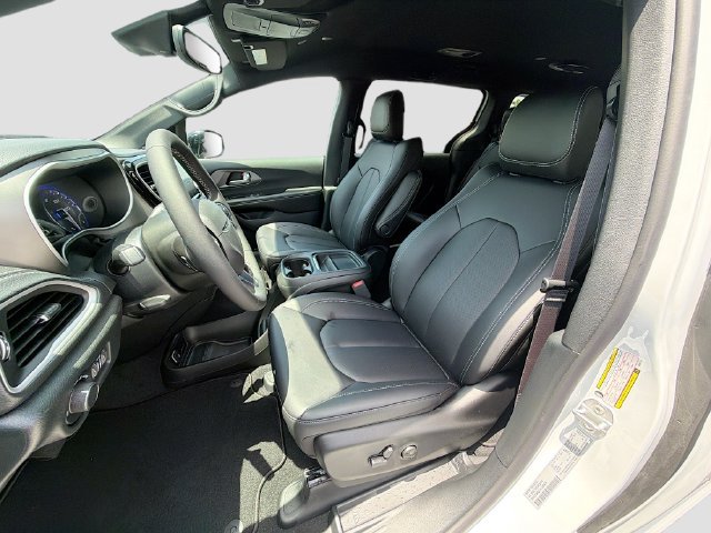 New 2027 Chrysler Pacifica Select FWD image 21