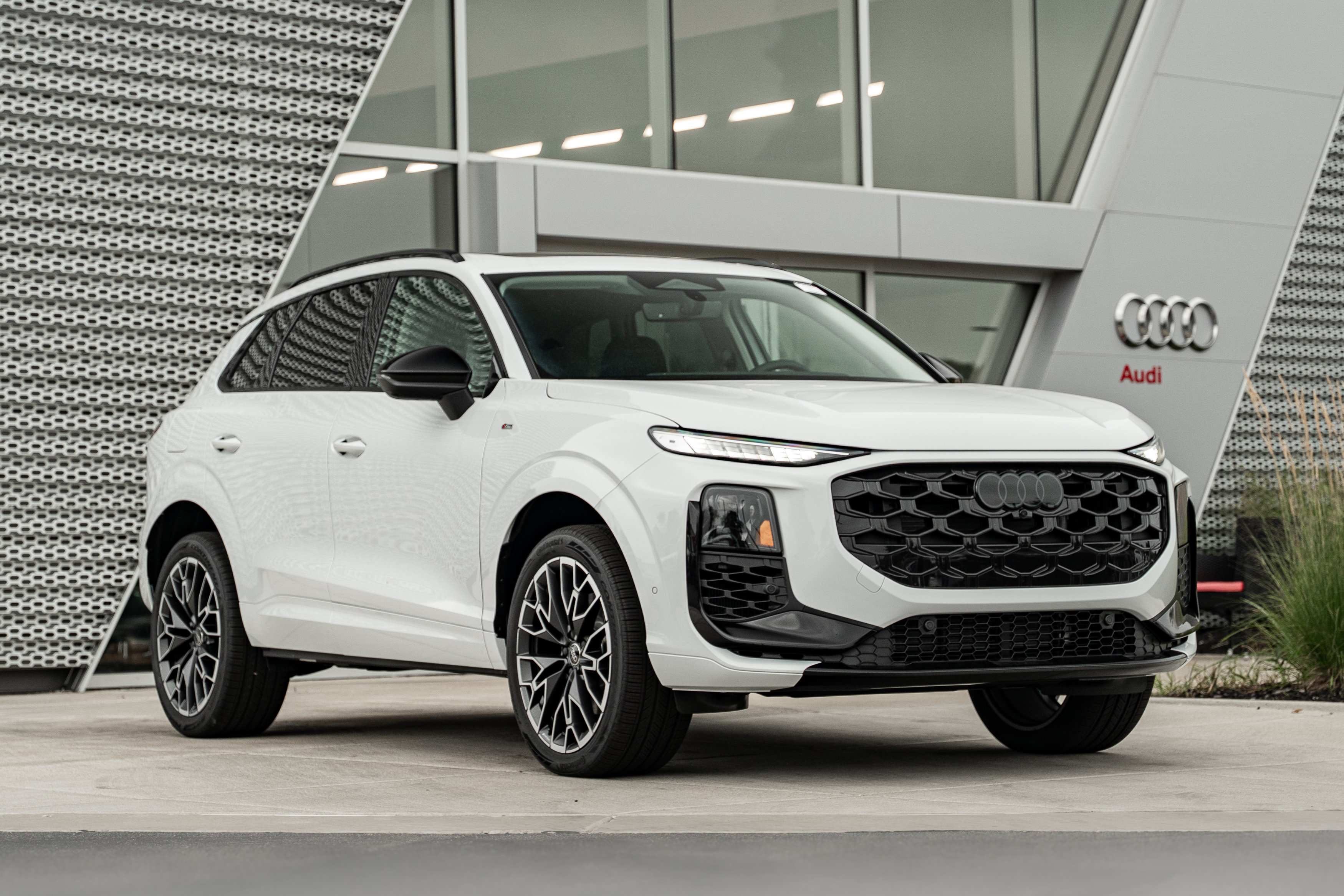 New 2026 Audi Q3 quattro 2.0T AWD/4WD image 1