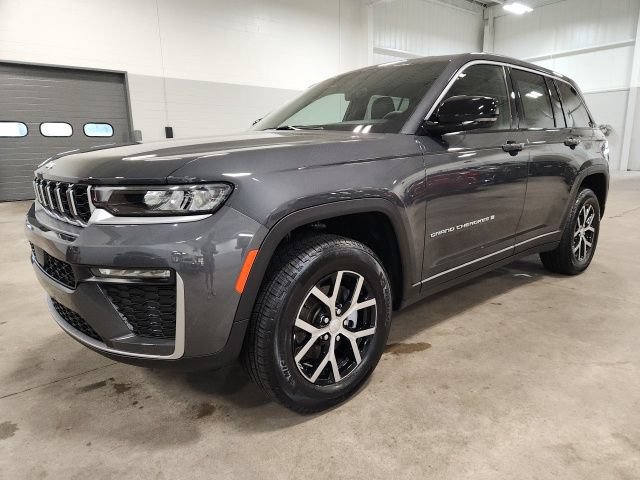 Used 2026 Jeep Grand Cherokee Limited AWD/4WD image 7