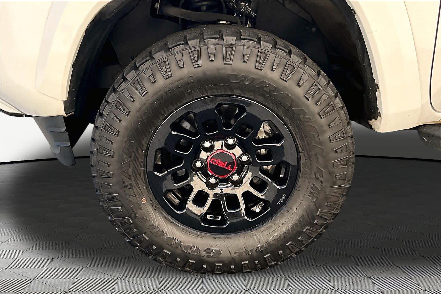Used 2022 Toyota Tacoma SR5 w/ Technology Package RWD image 11