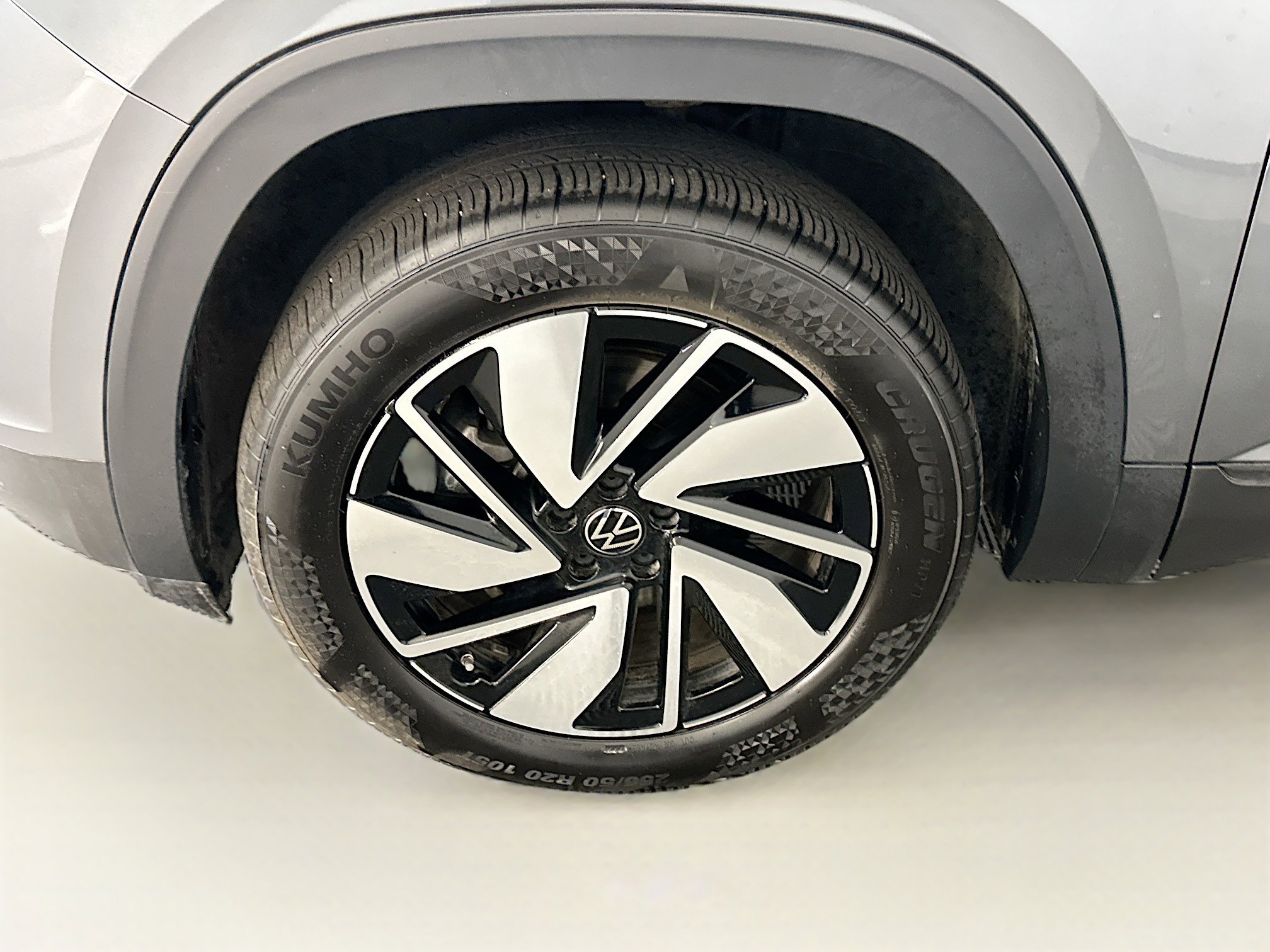 Used 2025 Volkswagen Atlas SE image 11