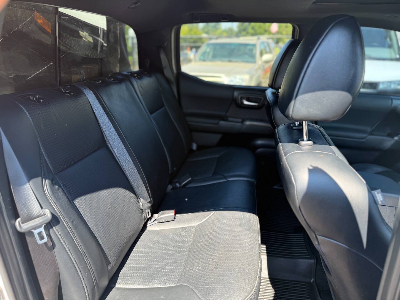 Used 2019 Toyota Tacoma TRD Sport w/ TRD Premium Sport Package AWD/4WD image 33