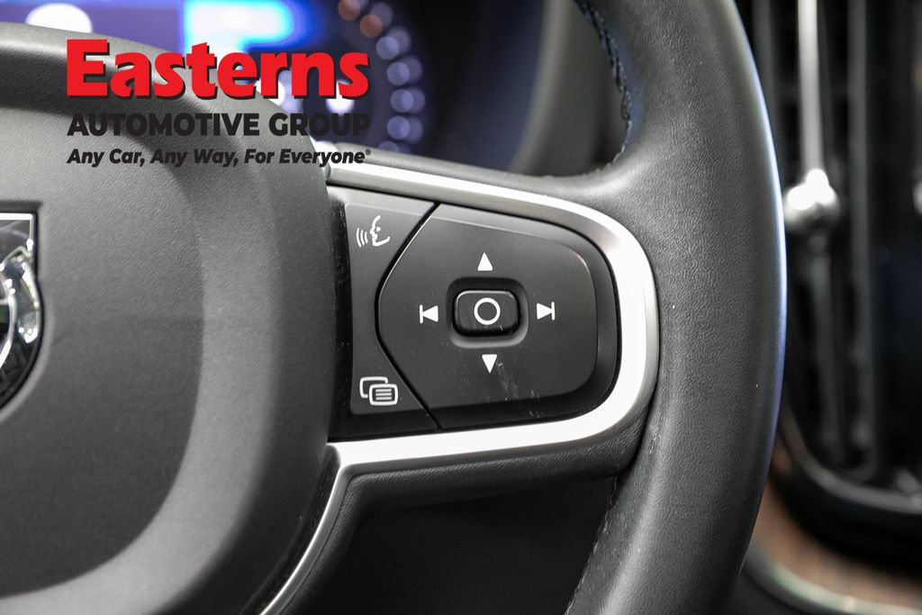Used 2022 Volvo XC60 B5 Momentum AWD/4WD image 15