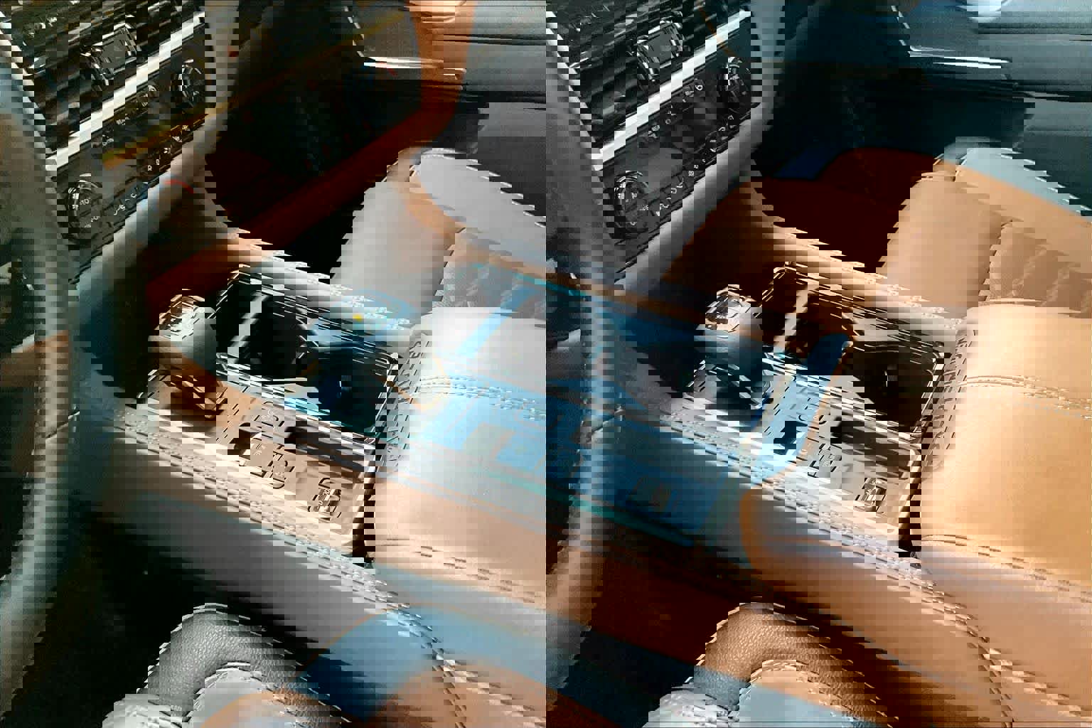 Used 2024 Nissan Pathfinder Platinum image 16