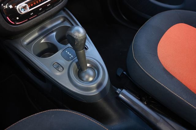 Used 2016 smart fortwo passion image 35