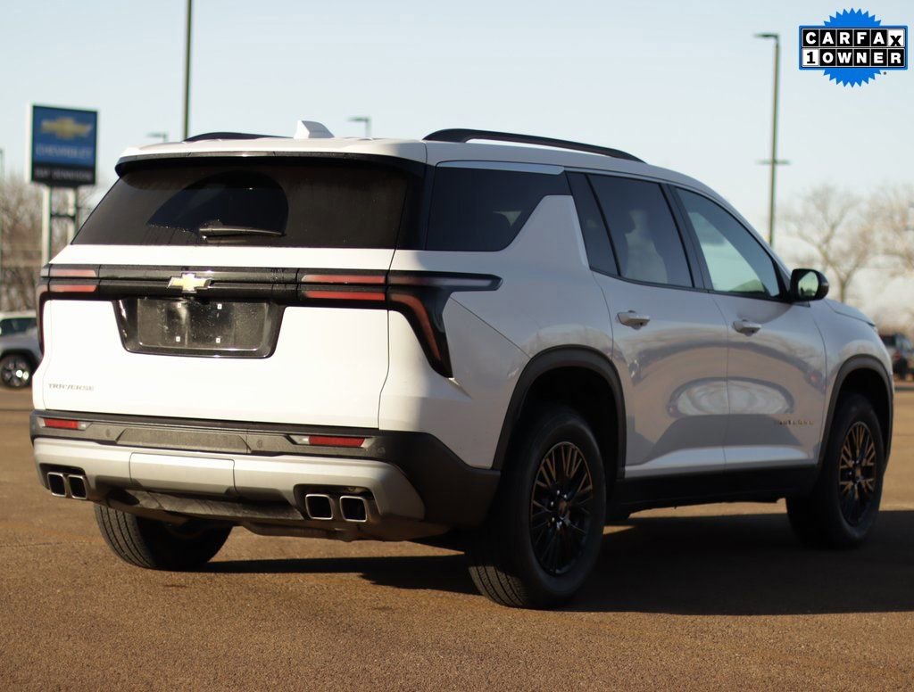 Used 2025 Chevrolet Traverse LT image 7